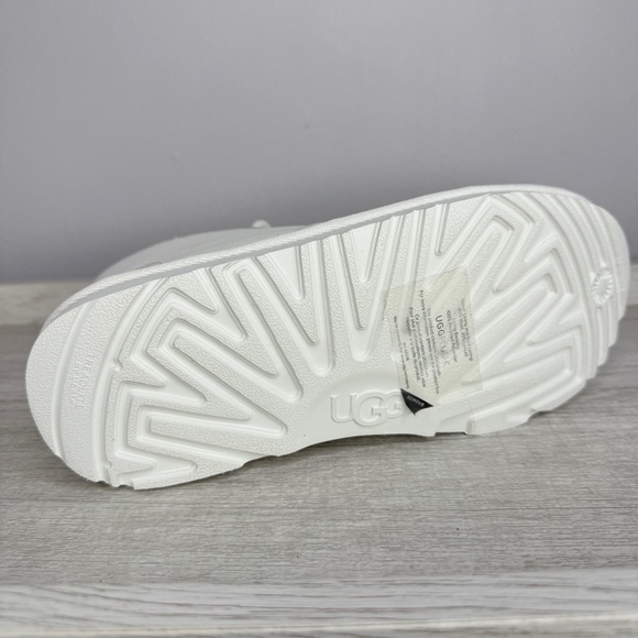 New Ugg Neumel white leather boots kids boy size 5 - Picture 8 of 12